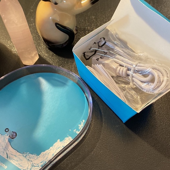 LIFE | Mini Silicon Facial Brush - Picture 6 of 8